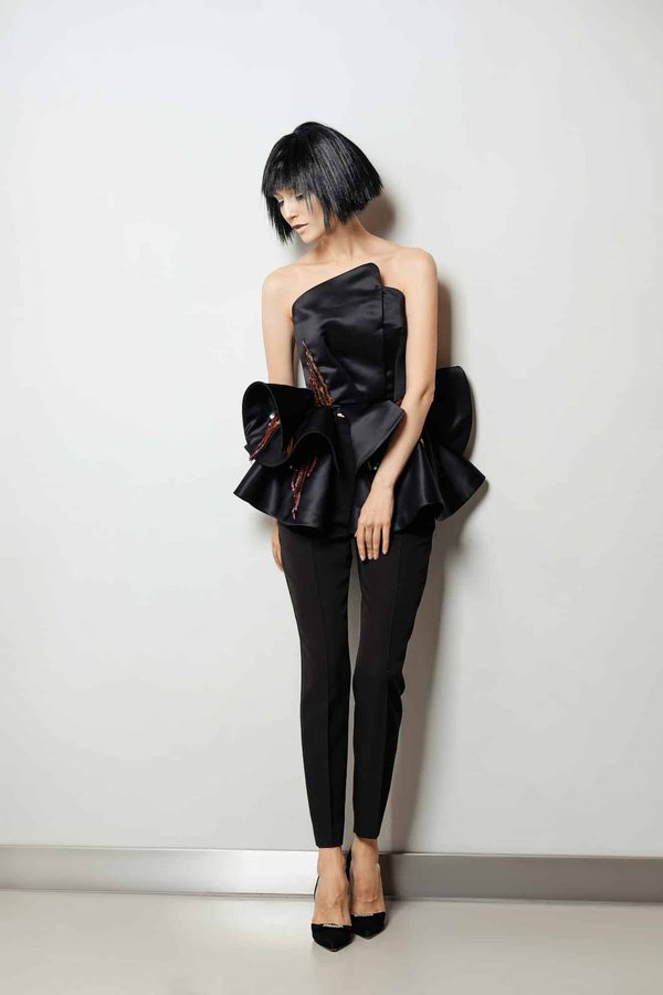 How to Choose a Fitted Peplum Dress for a Flattering Office Look?